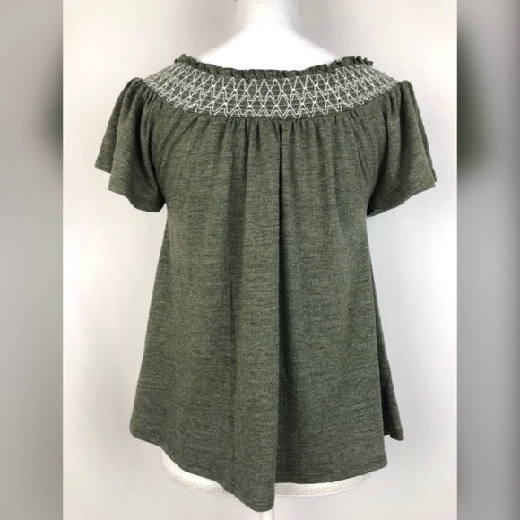 NWT Cable & Gauge Off Shoulder Smocked Green Shirt - Picture 6 of 8
